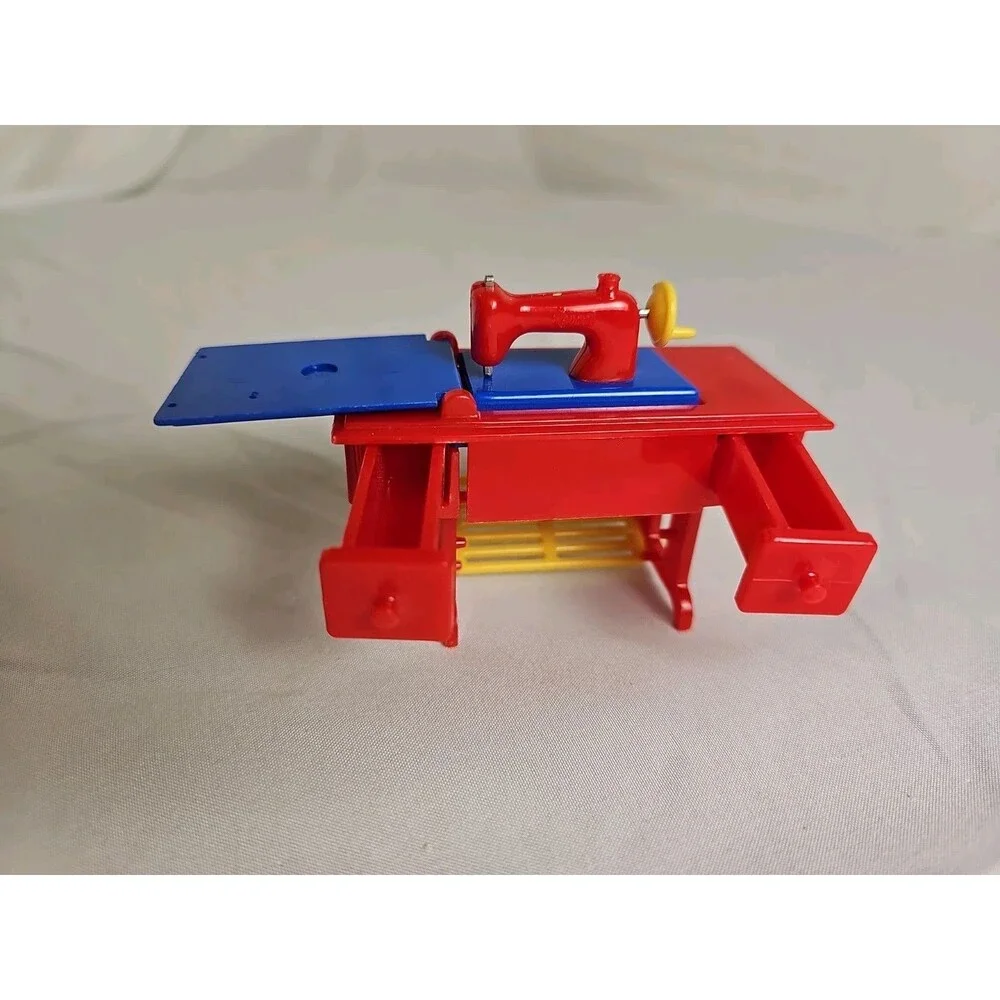 VTG Renwal Dollhouse Sewing Machine & Table No. 116-89 Miniature Furniture Red